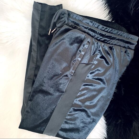 Forever 21 Black Velvet Drawstring Joggers Size Small - Picture 2 of 14